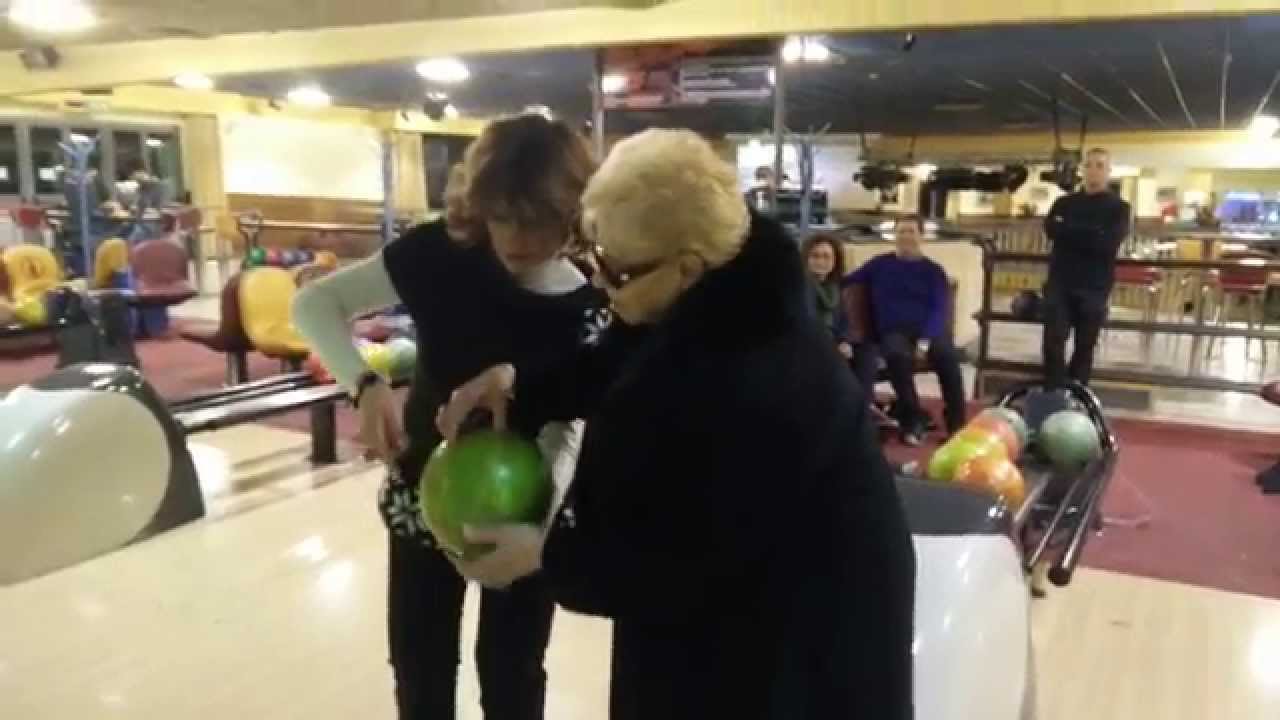 Nonna di 84 anni fa strike al primo tiro