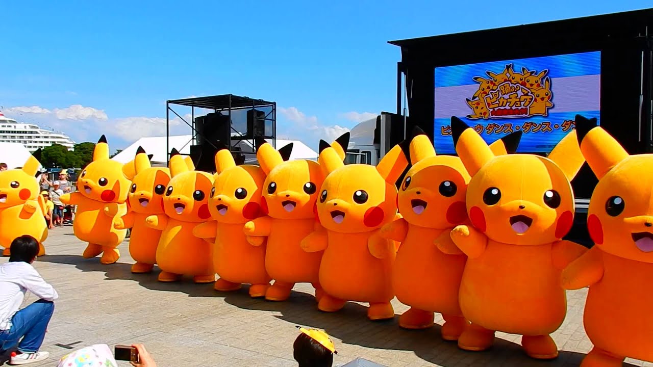 Pikachu event 2015 -- line dance
