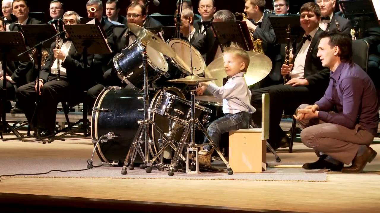 3 years old drummer / Выступление с концертным духовым оркестром