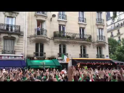 Irish fans in Paris - French random guy on the balcony EURO 2016 Irlandais / inconnu au balcon