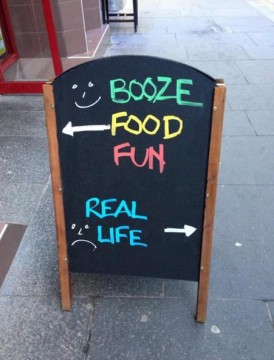 20 Funny Sidewalk Signs