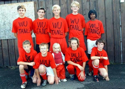 20 Funny and Awkward Group Photos