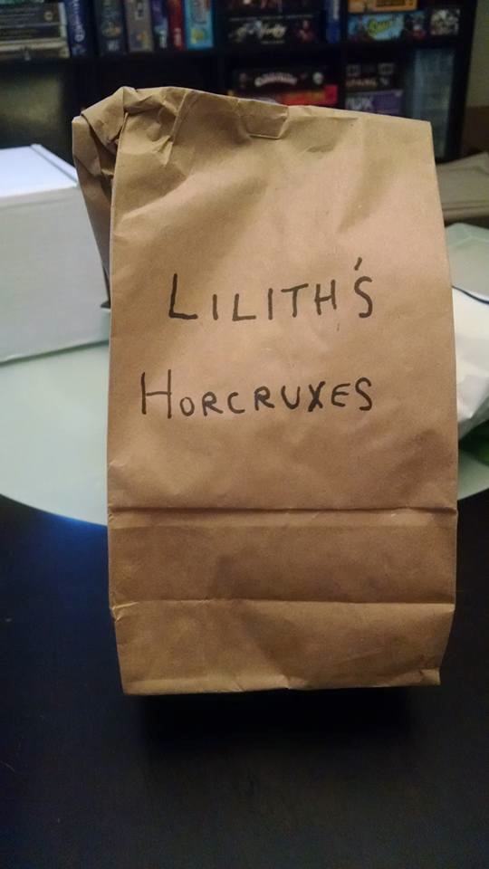 Mom Gives Daughter's Daily Lunch Bags Hilarious Labels (21 Pics)