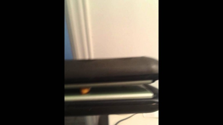 Guy Makes Popcorn With a Hair Straightener