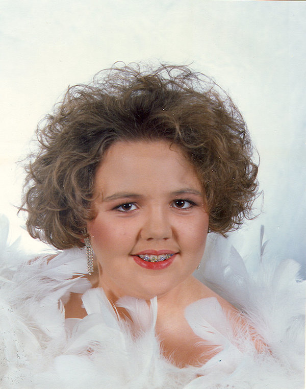 23 Low-Budget Glamour Shots That Are Just Too Terrible for Words.