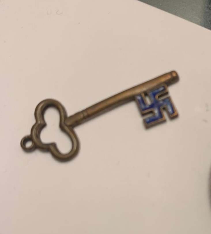 swastika key what is this thing, what is this thing, what is this thing reddit, r/whatisthisthing, whatisthisthing