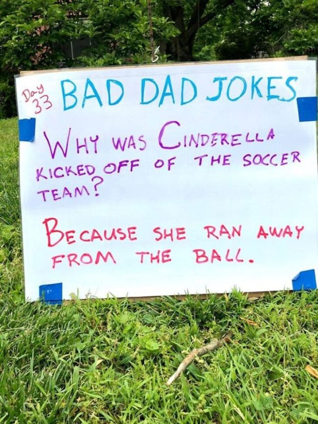 Dad Puts A New Bad Joke On His Lawn Everyday (30 Dad Jokes)