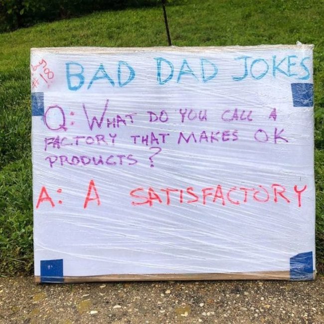 Dad Puts A New Bad Joke On His Lawn Everyday (30 Dad Jokes)