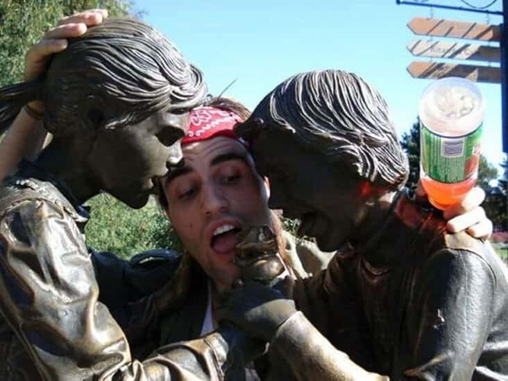 some statues are for toppling others are hilarious photo ops 100 pics 31