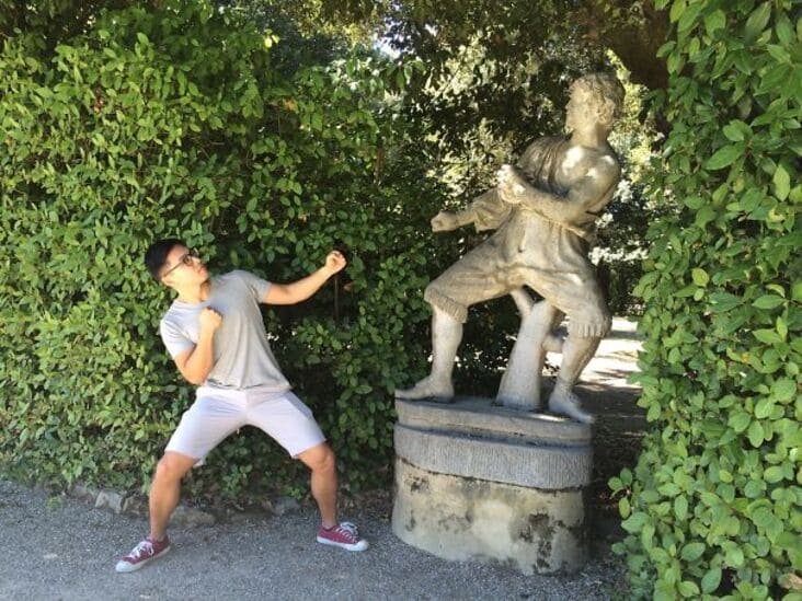 poses with statues, funny poses with statues, funny statue pictures, funny statues, funny pictures with statues, funny pictures statues, pictures with statues, people with statues. people with statues pictures, funny statue pic, statue poses, funny statue pics, funny statue pictures