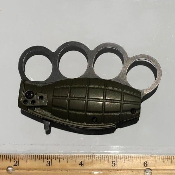 TSA on X: Want to travel with a spiked brass knuckle purse? Don't be like  this passenger @FlyElPaso_ and leave it in your carry-on. All self-defense  weapons must be placed in a