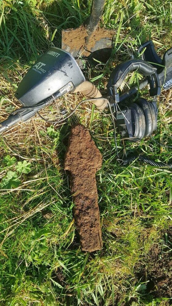 Metal Detector Enthusiasts Are Sharing The Coolest Finds They've