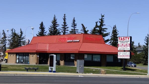 Used to be a Pizza Hut, twitter account about Pizza Hut new businesses, funny photos, pics of weird buildings, funny, lol