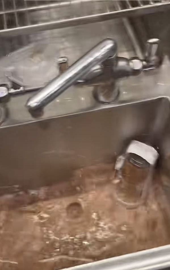 starbucks long drink order - dumped in sink