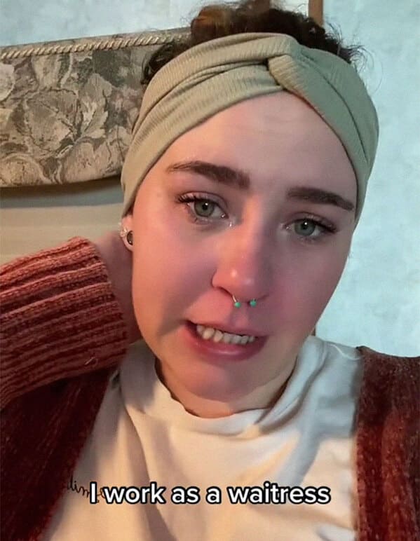 waitress crying on tiktok after having tips docked by boss