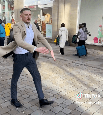 British Tiktoker Shares The 5 Ways To Avoid Street Salesmen We've All Used Once Or Twice - Jarastyle