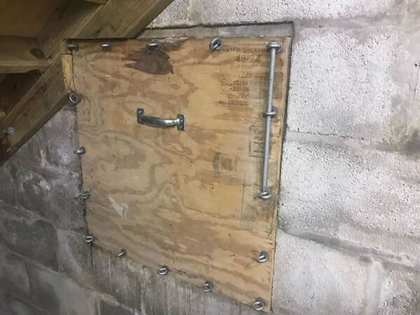 creepy discoveries new home - creepy door with handle