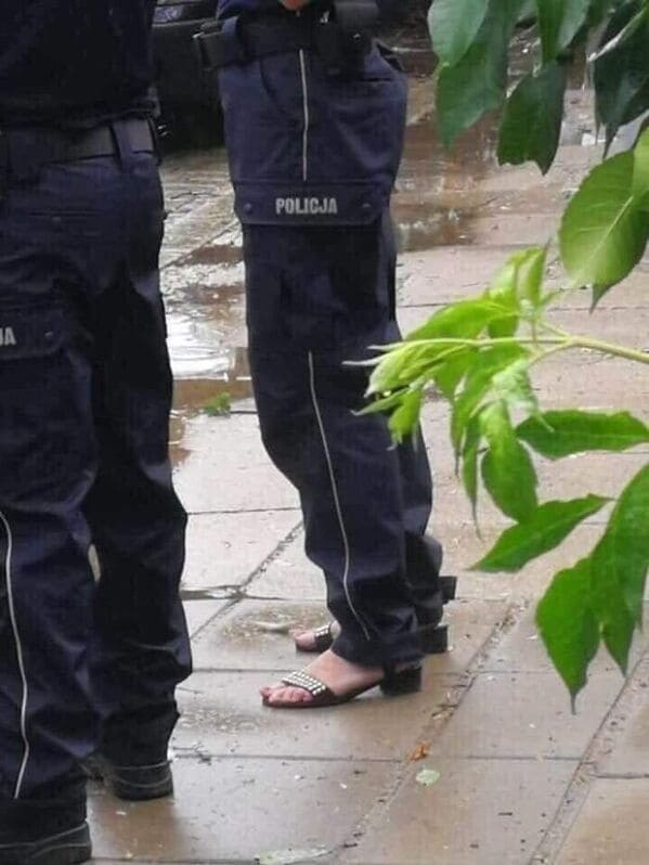 pictures from polish profiles - police officer wearing heels
