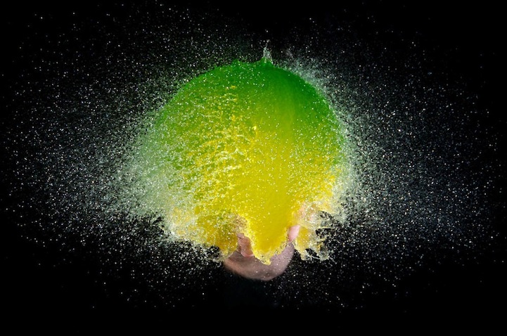 Photographer Uses High-Speed Camera To Capture The Exact Moment Water Balloons Explode - Jarastyle