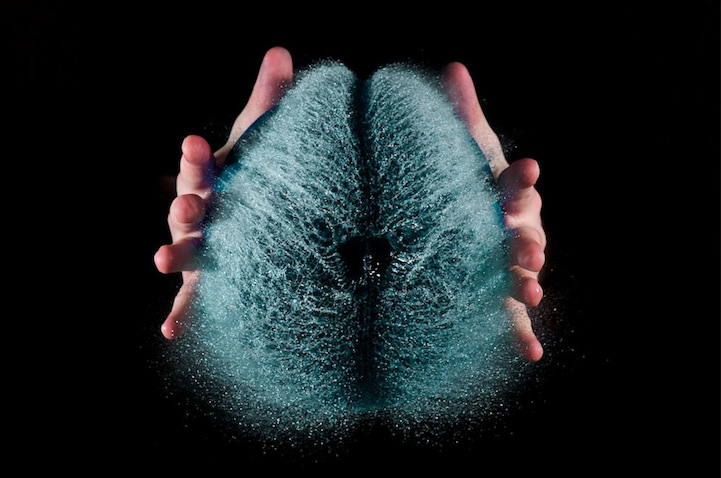 Photographer Uses High-Speed Camera To Capture The Exact Moment Water Balloons Explode - Jarastyle