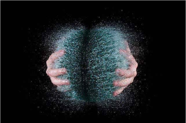 Photographer Uses High-Speed Camera To Capture The Exact Moment Water Balloons Explode - Jarastyle