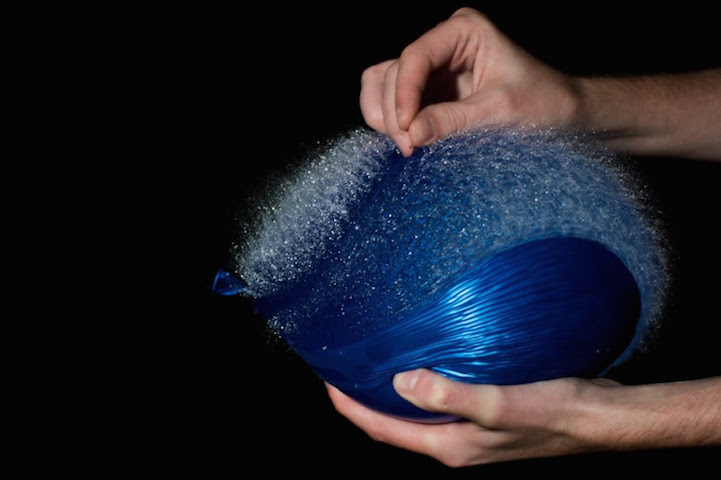 Photographer Uses High-Speed Camera To Capture The Exact Moment Water Balloons Explode - Jarastyle