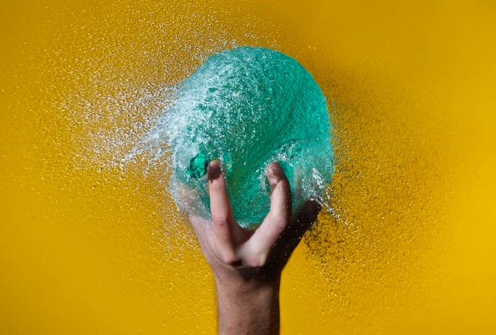 Photographer Uses High-Speed Camera To Capture The Exact Moment Water Balloons Explode - Jarastyle