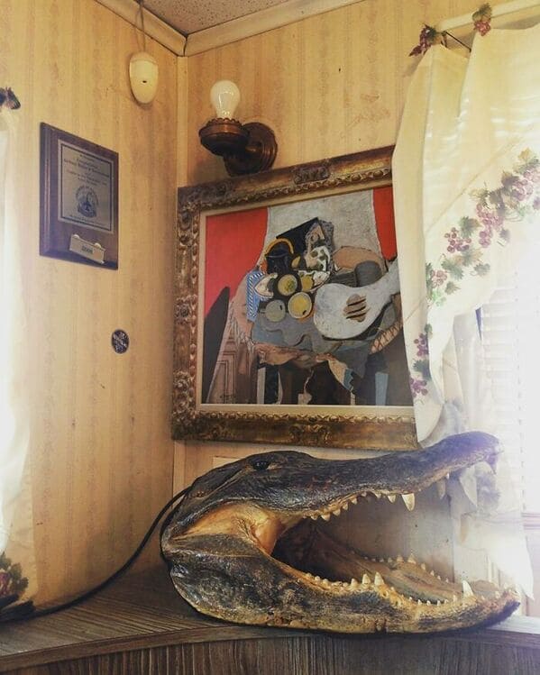 Digital Creator Gives Fresh, Funny Perspective To Classic Art By Placing "Great Art In Ugly Rooms" On Instagram (40 Pics) - Jarastyle