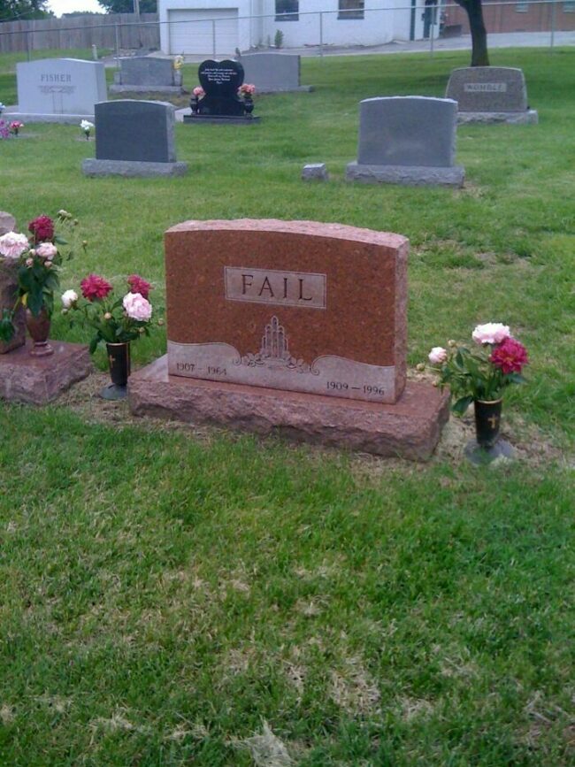 40 Funny Epitaphs From Hilarious People Who Went Out On A Laugh