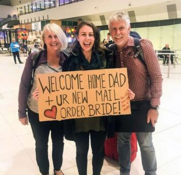 40 Funny Airport Pickup Signs That Made For An Unforgettable Welcome
