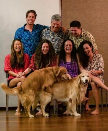 40 Funny Family Photos That Turn Awkward Into Art