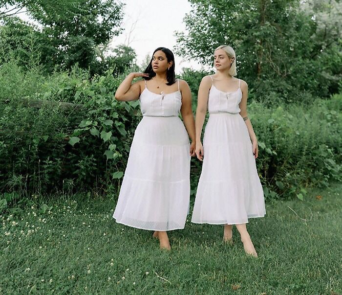 Two Friends Wear The Same Outfits In Wholesome Photo Series Proving There Is No 'Ideal' Body Type (40 Pics) - Jarastyle