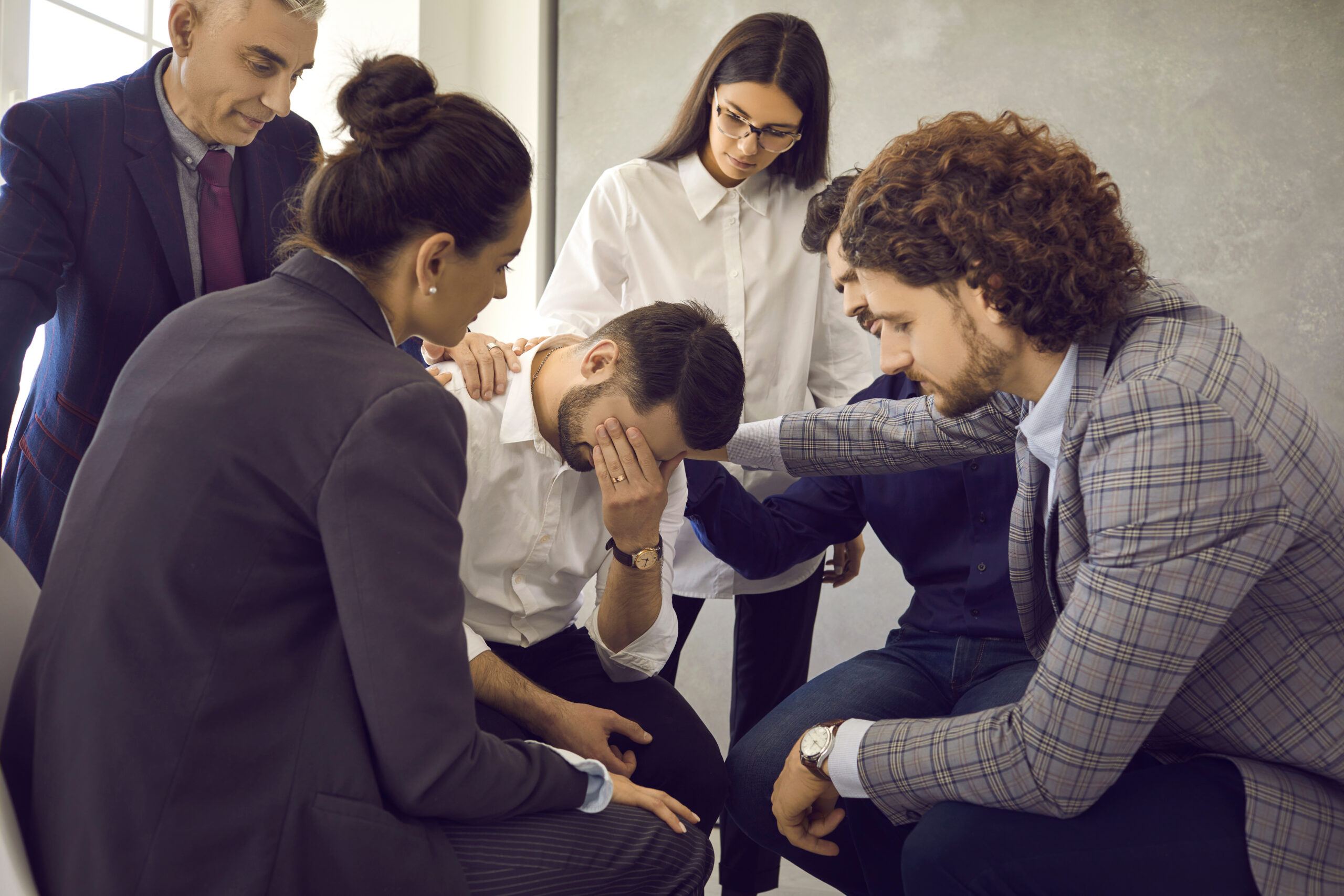 Coworker Manipulates And Picks On Employee, But Falls Apart Crying The Second He's Confronted - Jarastyle