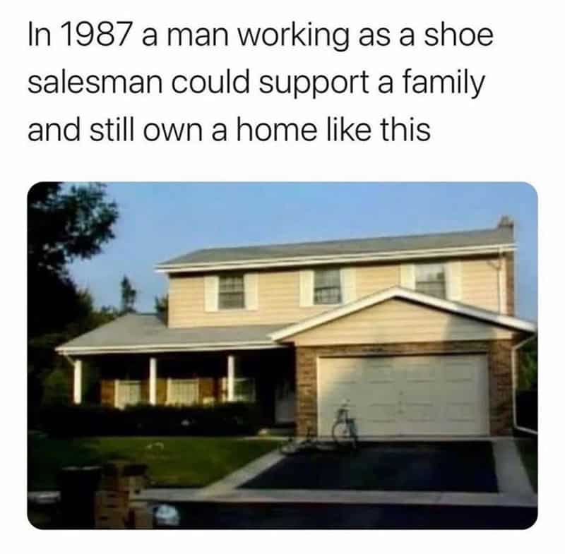 Nostalgic house from 1987 with garage and porch, representing a simpler era.