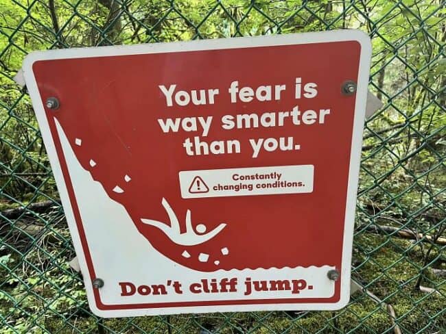 50 Funny Signs That Definitely Only Exist Because Someone Did Something ...