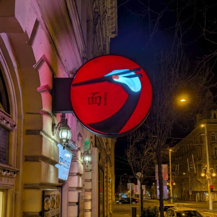 40 Brilliant Sign Design Examples That Get Their Messages Across In ...