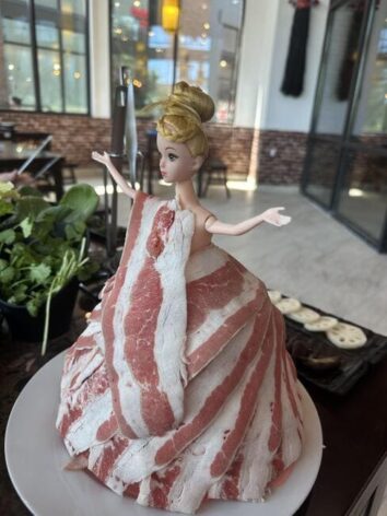 20 Pretentious Restaurants Serving Food On Literally Anything Buy A Plate