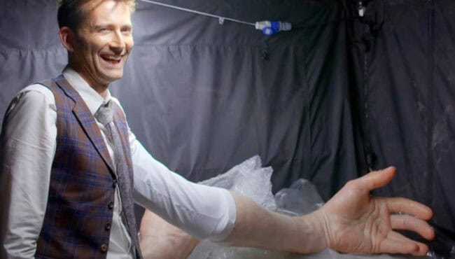 40 Rare Behind The Scenes Pictures From Iconic Movies And TV Shows