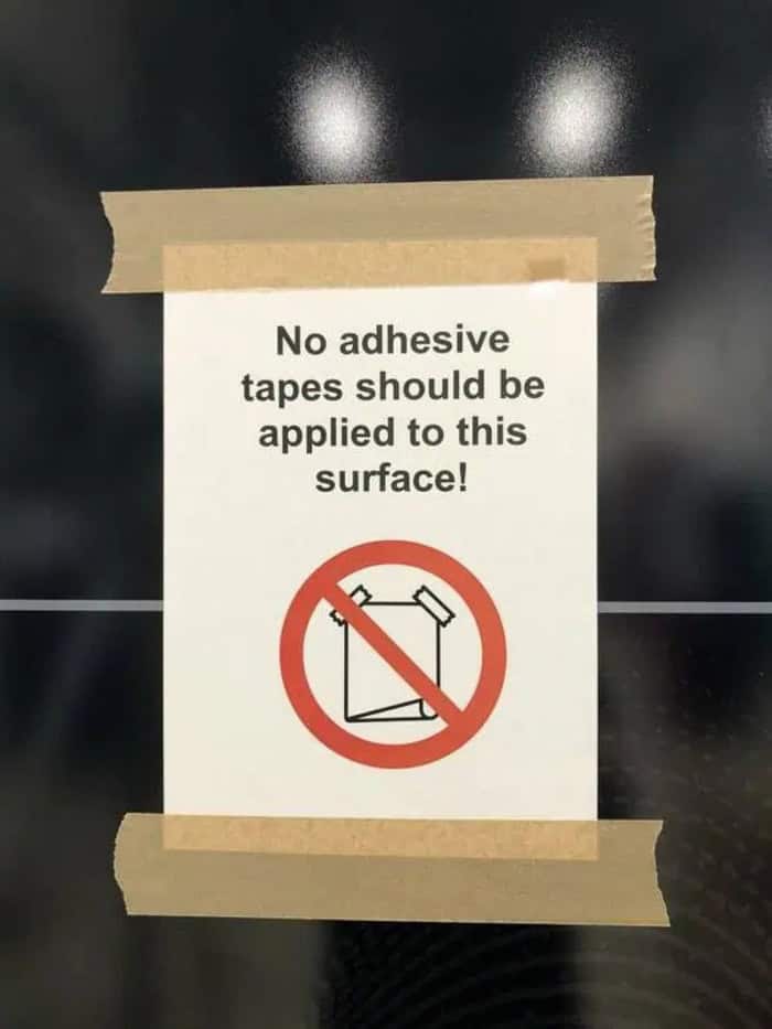 No adhesive tapes should be applied to this surface!.