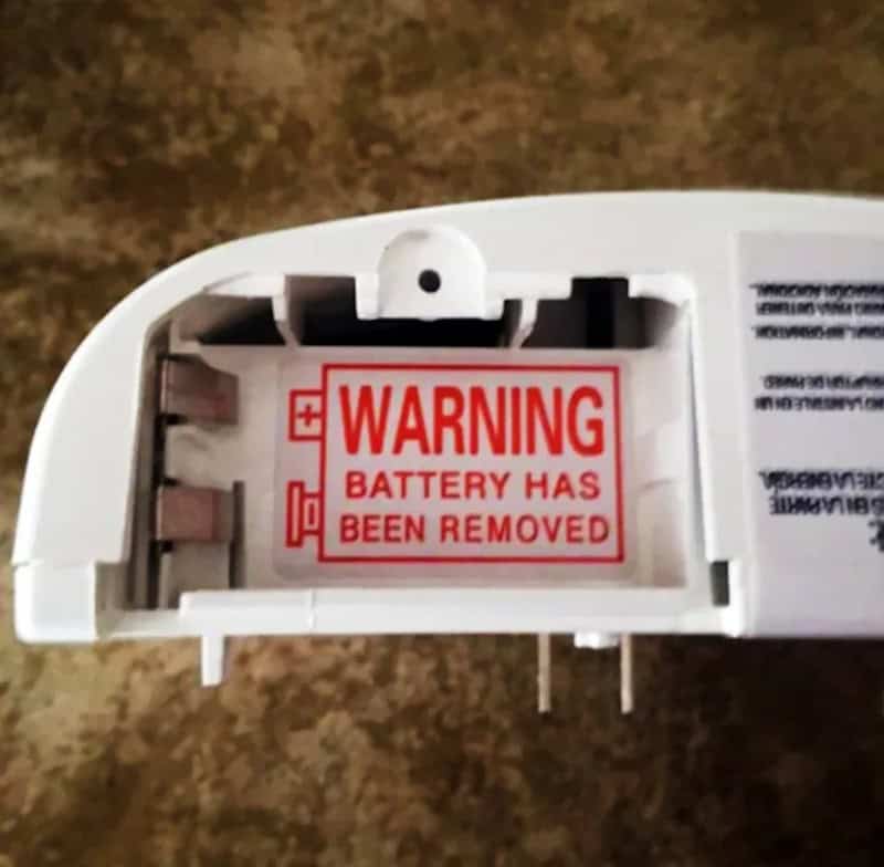 Warning label on electronic device indicating battery has been removed, cautioning users about safet.