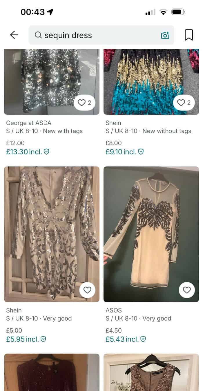 Sequin dress with pleated design, perfect for parties and special occasions. Elegant and eye-catchin.