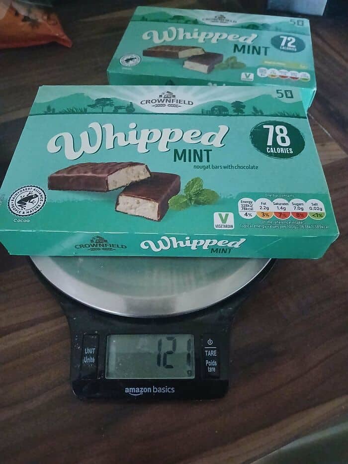 Cream-filled mint snack bars on a scale, showing weight of 12 grams.