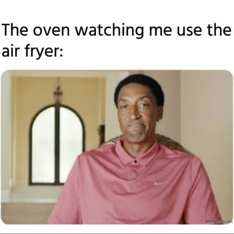 The oven watching me use the air fryer:.