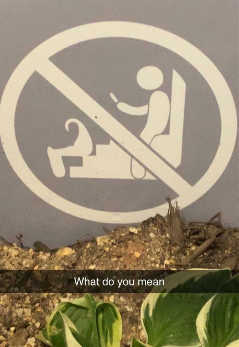 No smoking sign with a person standing and a person lying on the ground, crossed out with a diagonal.