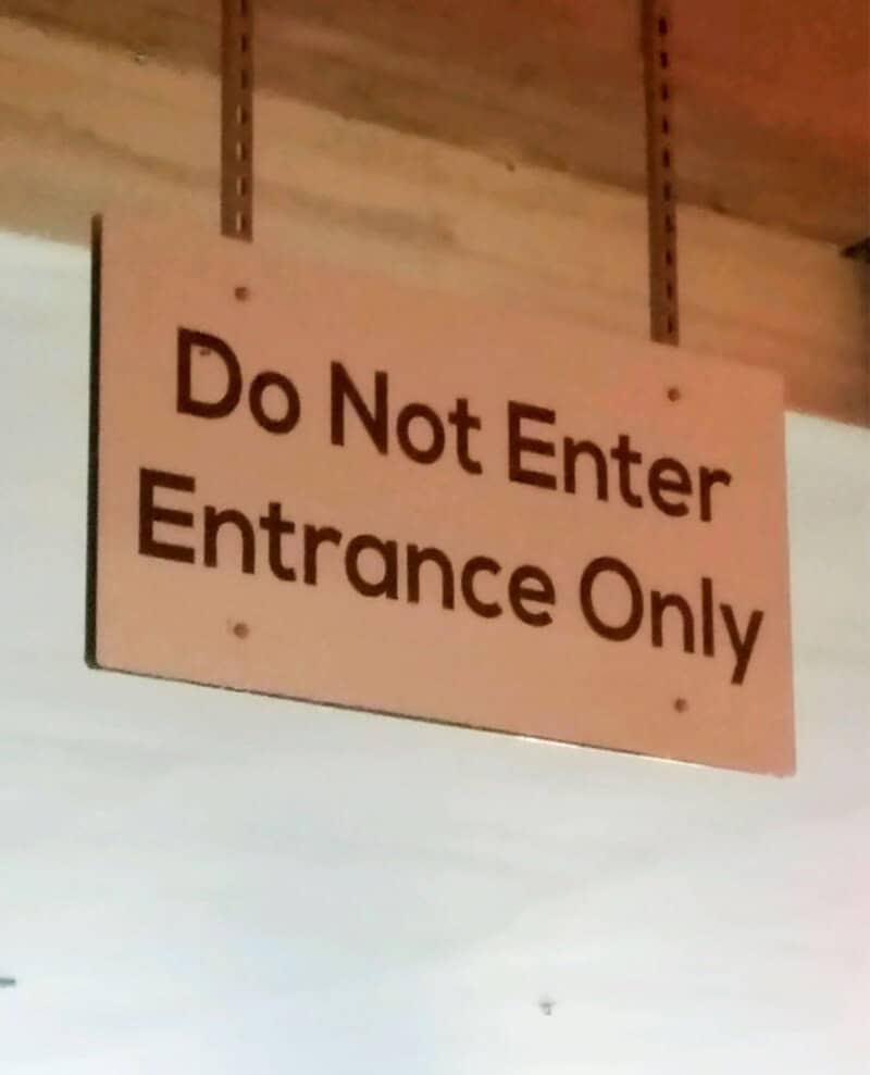 Do Not Enter Entrance Only sign with a typo.