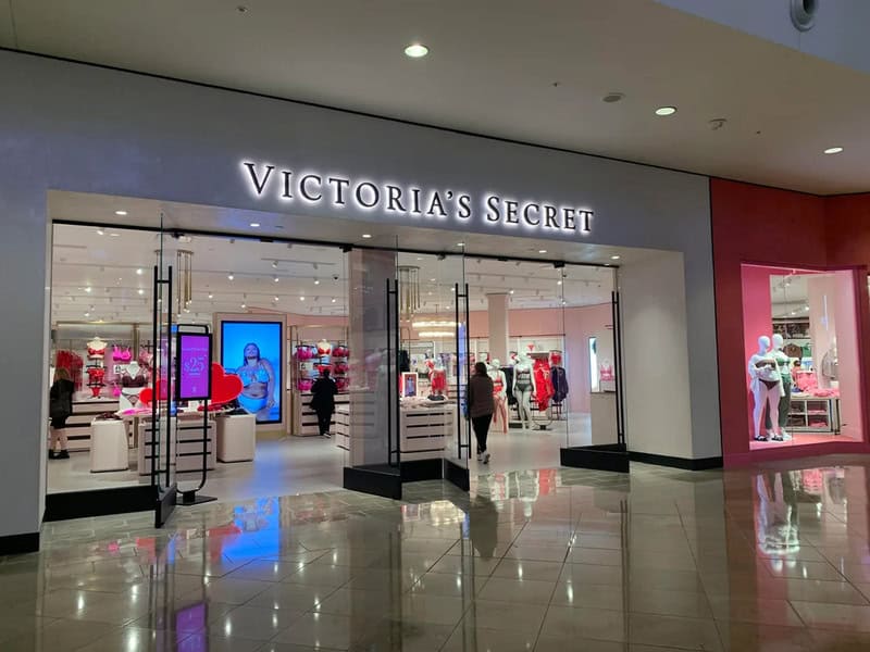 Victoria's Secret store in a mall with shoppers inside and outside.