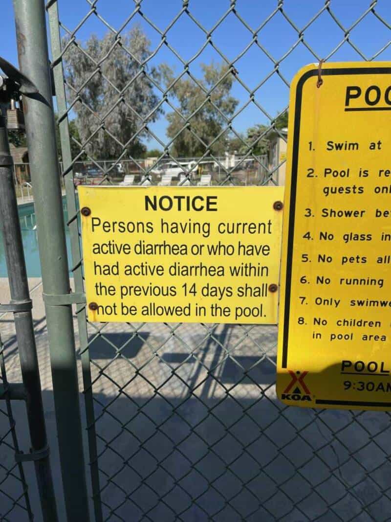 Notice about pool rules for persons with active diarrhea.