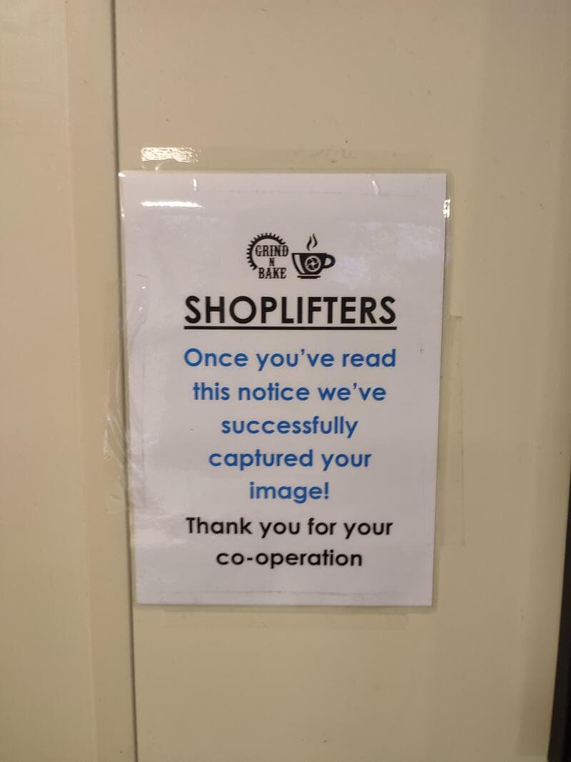 Notice from a bakery about capturing images, thanking for cooperation.