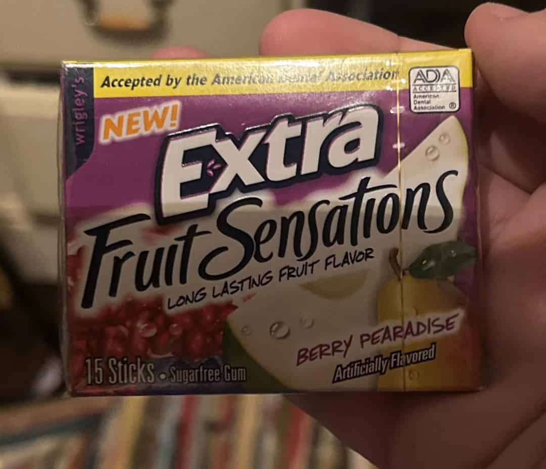 Extra Fruit Sensations Berry Pearadise gum pack with 15 sticks, sugarfree, long-lasting flavor.