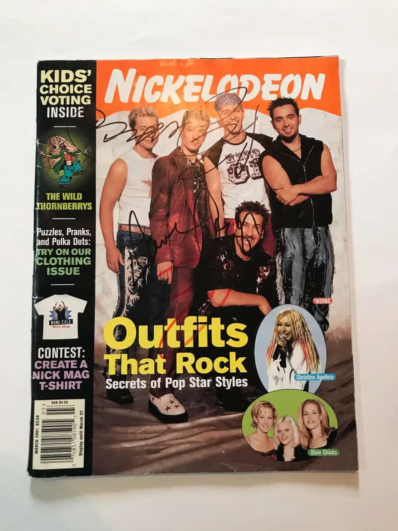 Nickelodeon magazine cover featuring five young people with signatures, titled 'Outfits That Rock'.